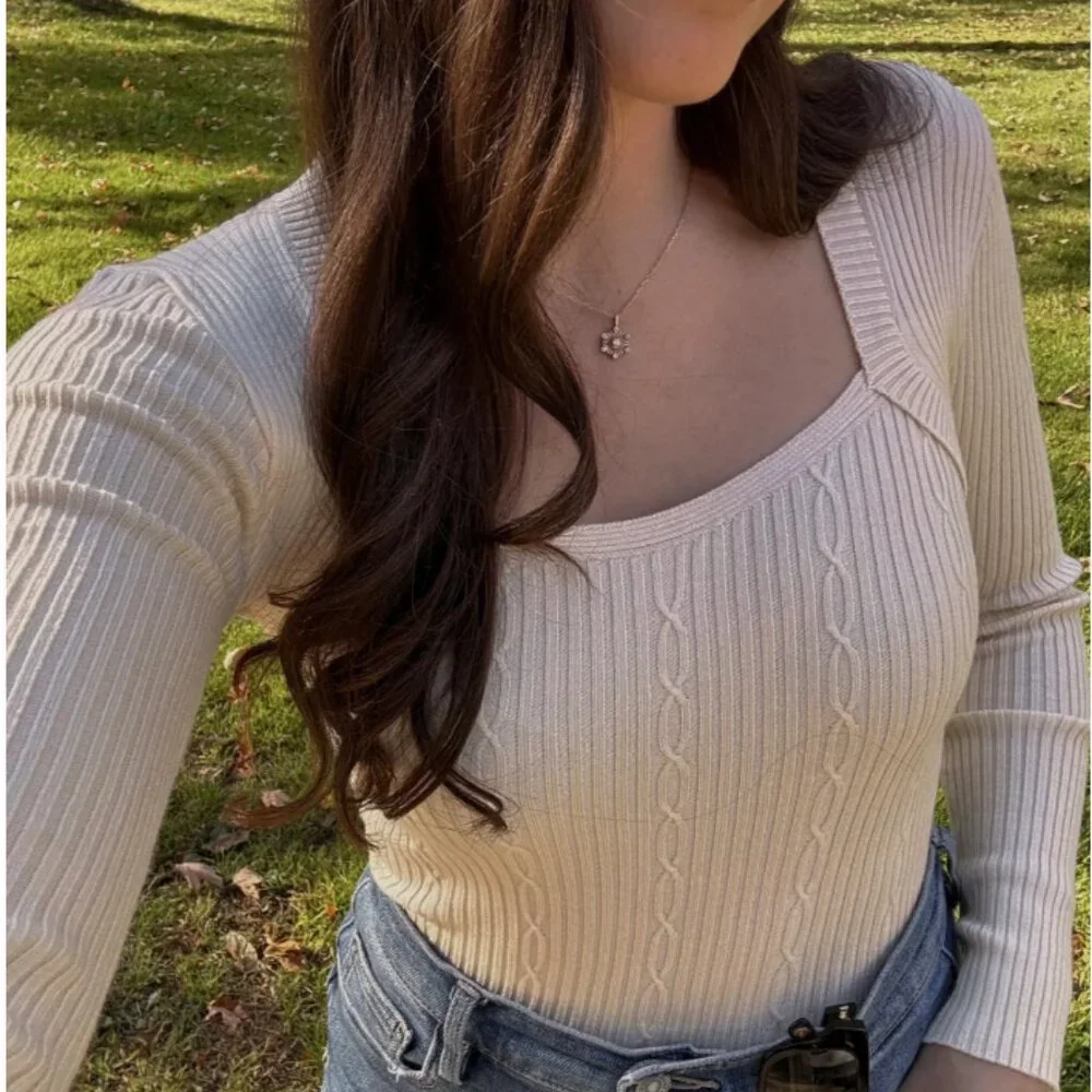 Cable knit Sweater - Picture 2 of 3